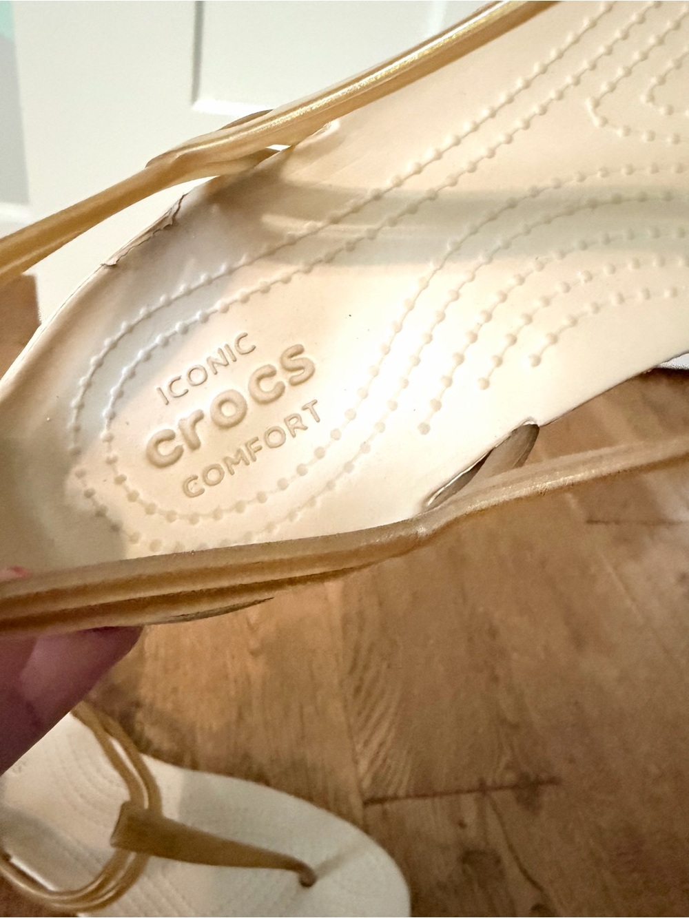 Crocs Isabella T-Strap Thong Gold Tan Slip On Jelly Thong Sandals Size 7 Comfort - Picture 7 of 7